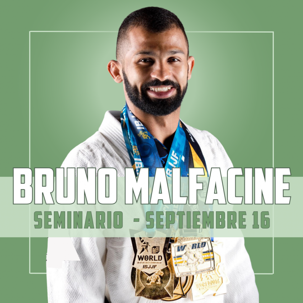 Un foto de Bruno Malfacine con sus medallas del IBJJF mundial